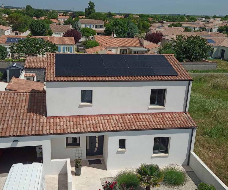 OIKA Réalisation - Panneau solaire sur toit maison